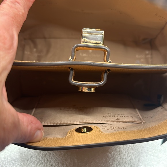 NWT Gorgeous Kate Spade handbag that has strap to make her a crossbody! - Picture 7 of 7